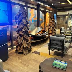 Expedition Lounge