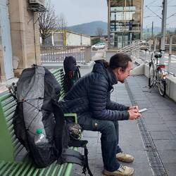 Warten auf den Zug nach Hause