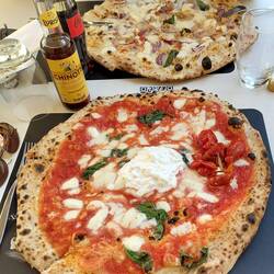 Pizza Tonno, die Vierte 😂 und Pizza Leccese mit Burrata 👌🏼