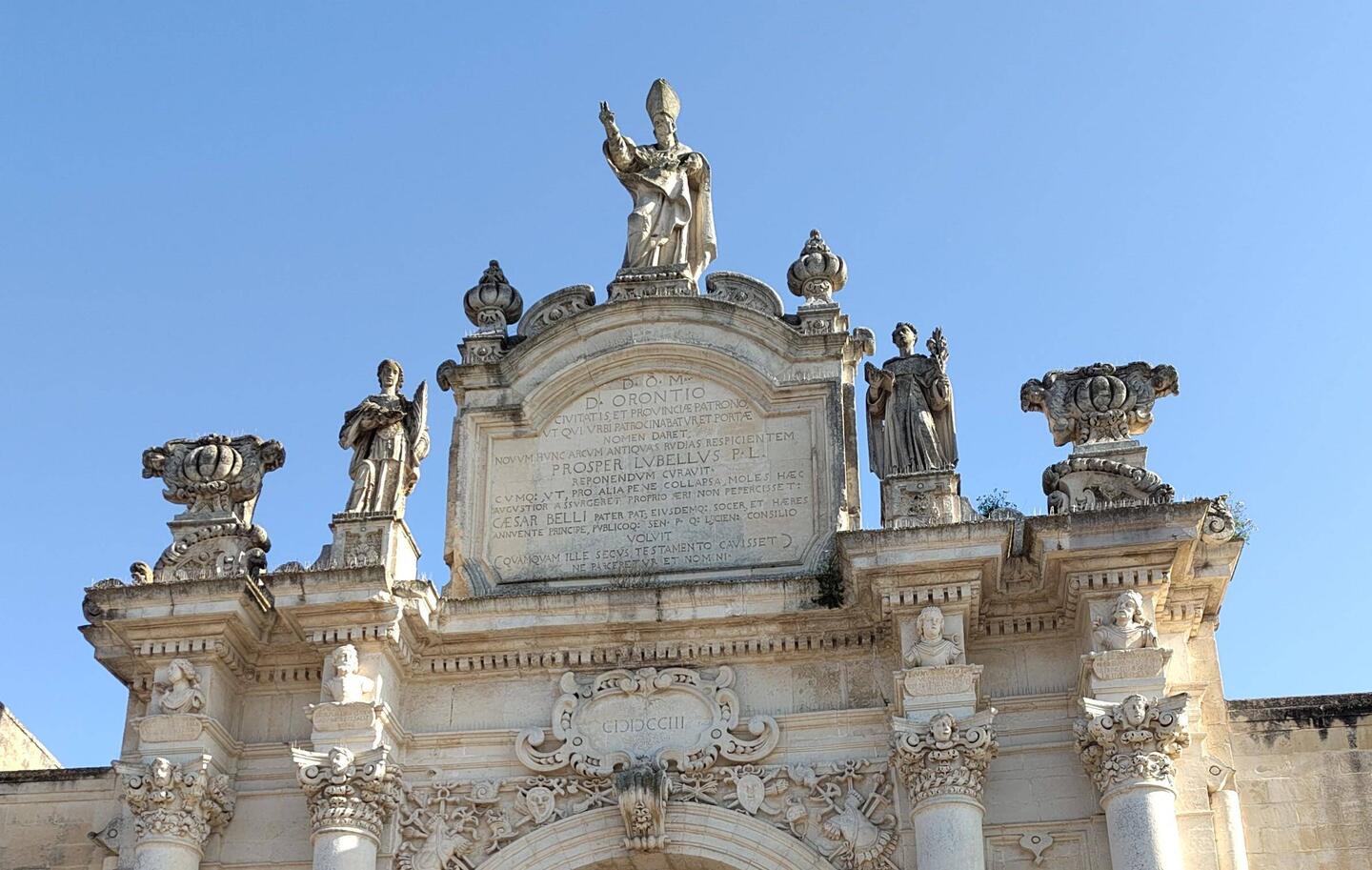 Der Schutzpatron, der hl. Oronzo, begrüßt uns