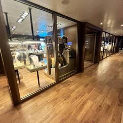 Deck 4: Shop