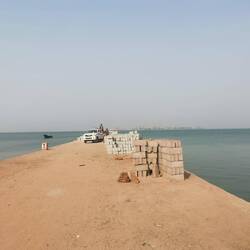 In der Ferne sieht man Conakry noch am Horizont