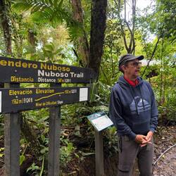 Eingang zum Nadelwald, Sigi führte uns kompetent