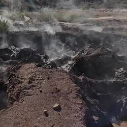 Hier lebt die Erde, es blubbert und ist superheiß und riecht sehr nach Schwefel