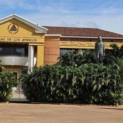 Hier drin wohnt Präsident Daniel Ortega. Davor Sandino der Volksheld sowie Darío der Landespoet