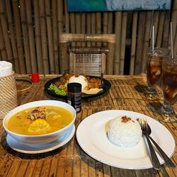 Jizzy Warung does not disappoint – only £9 total.