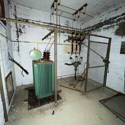 Exploring the maze of underground rooms & tunnels