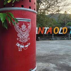 Ein seltener Anblick auf Thailands Straßen: Ein Briefkasten