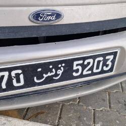 Einfach drüber übers französische Nummernschild 😂