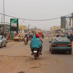 In Yaoundé ist wegen des Feiertags deutlich weniger Verkehr...