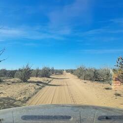 Anfahrtsweg über kleine Sandpisten.