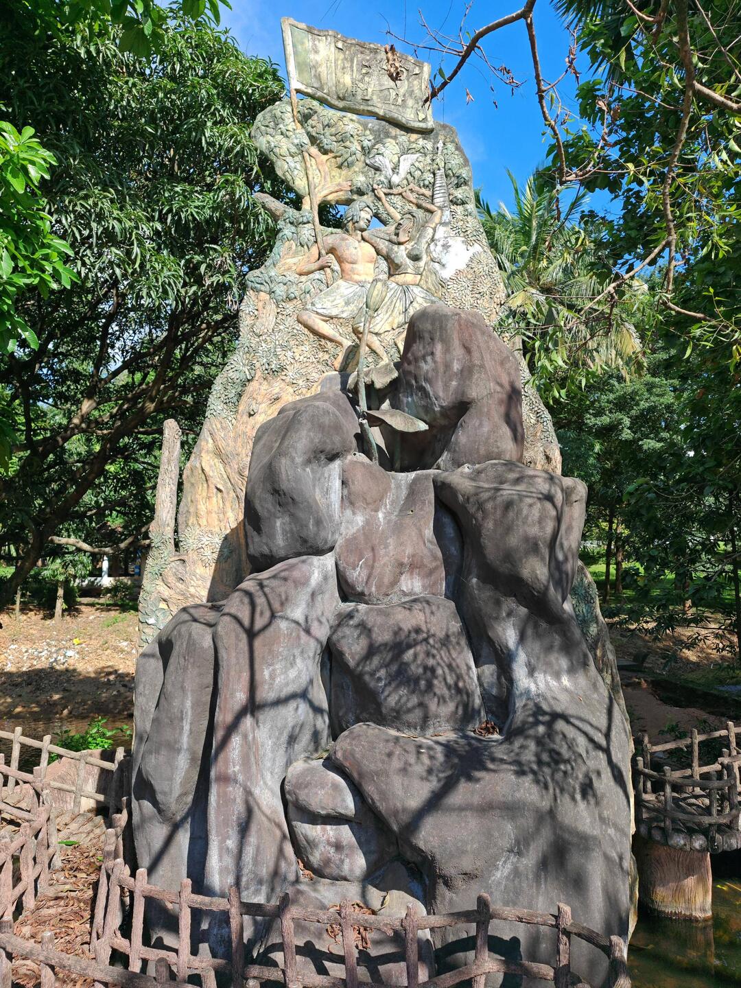 Eine schöne Statue gegenüber vom Cargills
