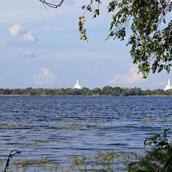 Blick über den Tissa Wewa Stausee, der bereits vor mehr als 2.000 Jahren (!) angelegt wurde