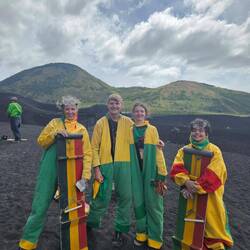 Hurra wir leben noch 😄Aber trotz Anzug ist der schwarze Lavasand in Ohren und Nase und den Schuhen