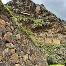 Buildings on the side of the mountain😲