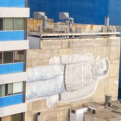 Aus dem Fenster noch etwas Streetart gesehen.