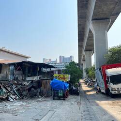 Beim Spazieren geht es auch durch die ärmeren Viertel