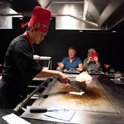 Teppanyaki. Obs ägget på eggen