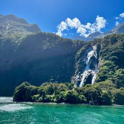 Lady Bowen Falls på 160 meter - næsten 3 gange så højt som Niagara Falls!!!