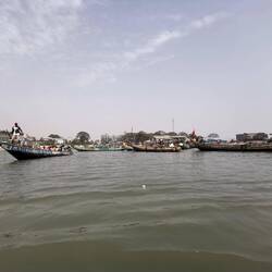 Zurück im Pirogenhafen von Conakry
