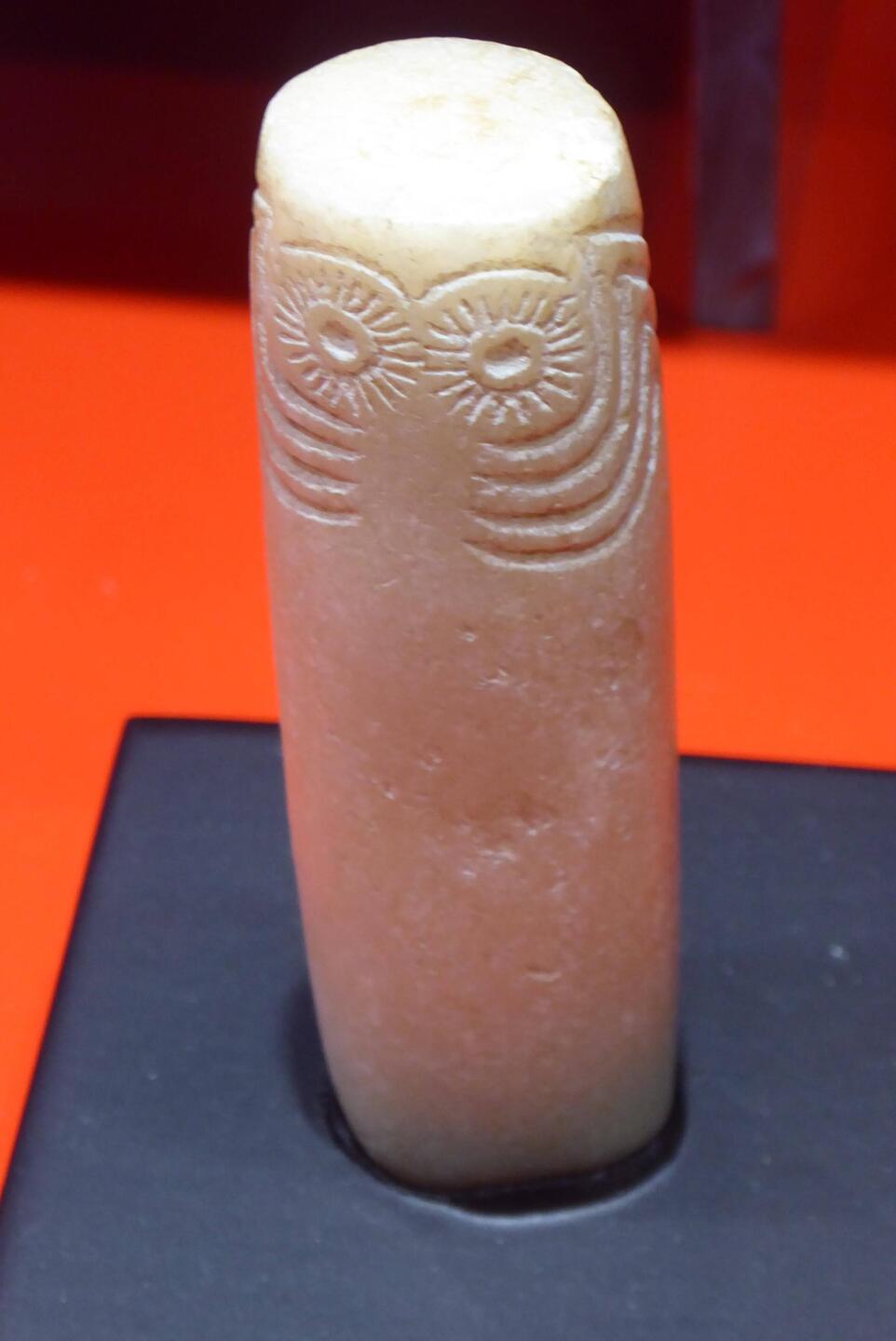 Cylinder idol