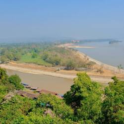 Rechts Laos und der Mekong, links oben Myanmar und wir stehen in Thailand