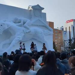 Entre modernité et tradition, une prestation d'idol