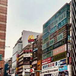 Anzeigetafeln wohin man schaut