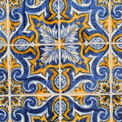 Eine komplette Häuser Fassade mit dieser Fliese