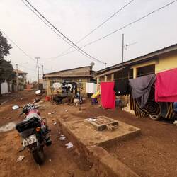 Das Haus von Moustapha liegt in einem ärmeren Viertel von Conakry