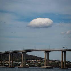 Bron som seglades på 1975, flera omkom