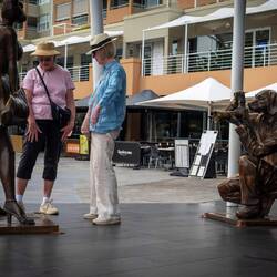 Marilyn Monroe som kanin blir beundrad och fotograferad