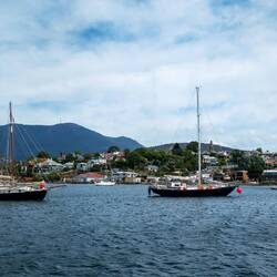 Sandy Bay med Mt Wellington i bakgrunden