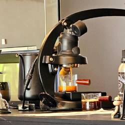 Händische Kaffeemaschine in meinem neuen Lieblingscafe Manual Espresso.