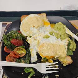 Der teuerste Avovado Toast ever🤣 aber wenigstens bin ich schön satt.