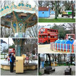 Kinderspielplatz - das Karussel wird wirklich noch per Hand betrieben