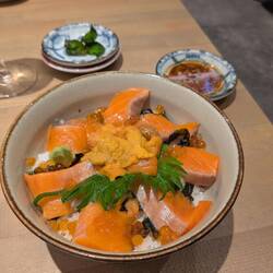 Le don de saumon, œufs de saumon et oursin