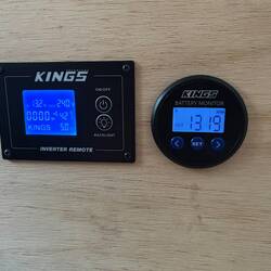 Hier die aktuelle Batteriespannung.