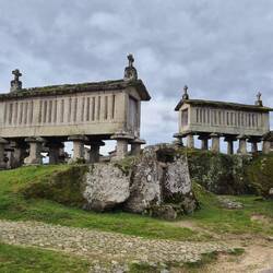 Hier in Soajo sind die Maisspeicher viel schöner als gestern in Lindoso