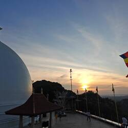 Sonnenuntergang an der Maha Stupa