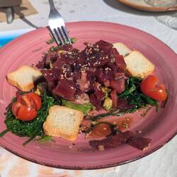 Thunfischtatar auf Avocado - sehr lecker