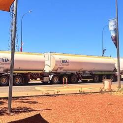 Da rauschen sie vorbei, die 200.000 Kilogramm....