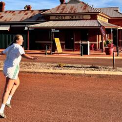 Kaffee im historischen Post Office, serviert von einer von 60 Bewohnerinnen...