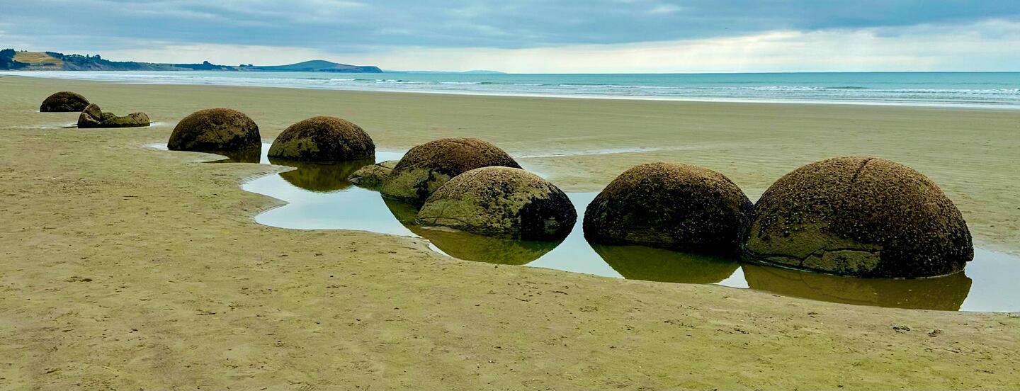 Moeraki Boulders Beach