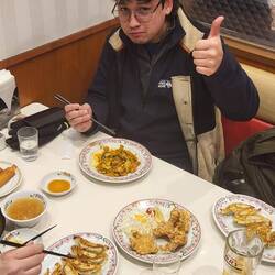 Gebratene Nudeln, Gyoza und Karrage(Hähnchen)