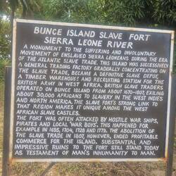 Auf den Schildern steht weitaus mehr, als mein "Guide" weiß