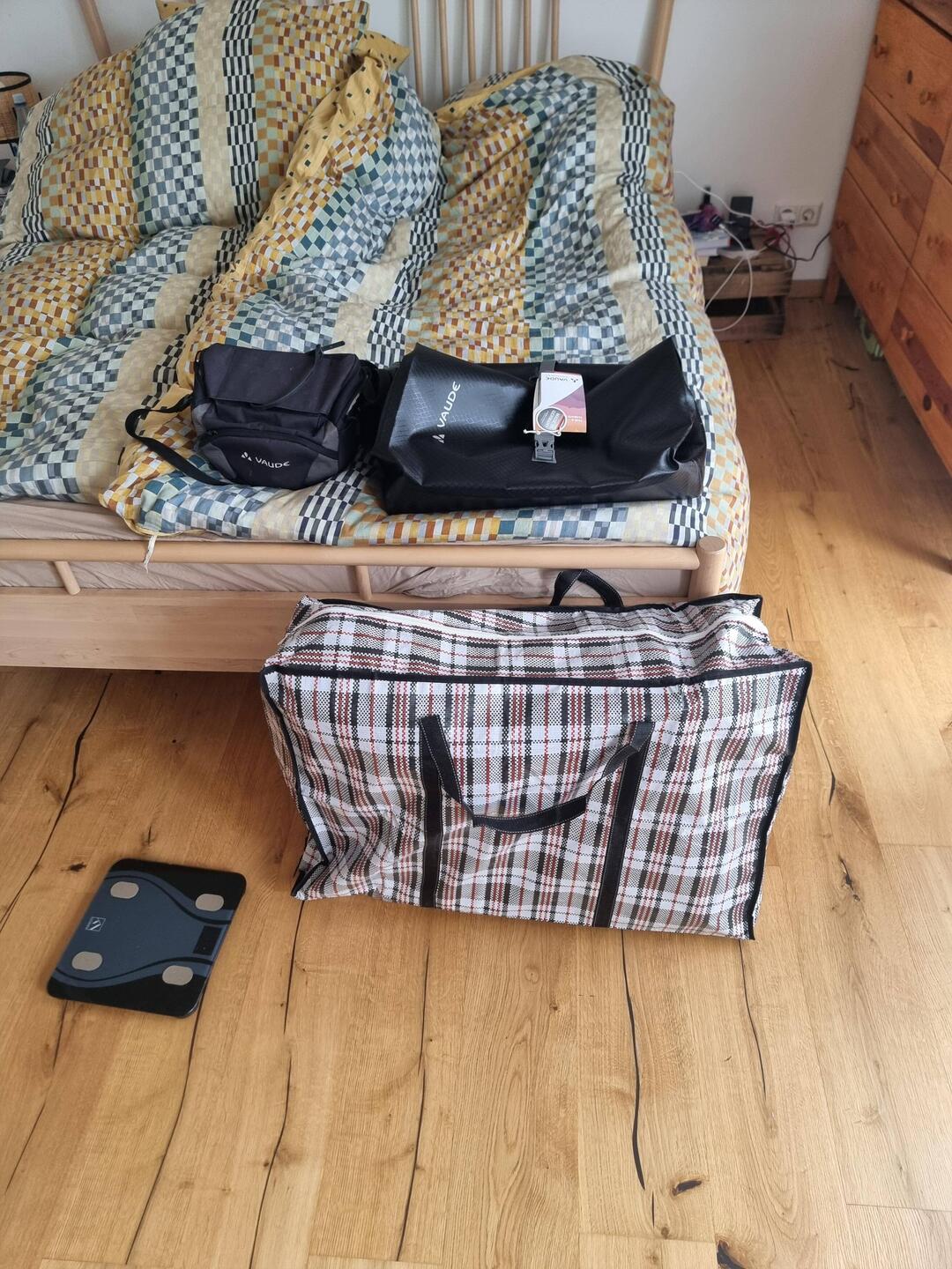 Da passen echt alle meine vollen Radtaschen rein😅