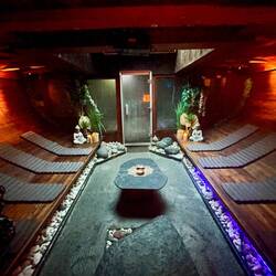 Dry sauna zen lounge and Turkish hammam (steam room)