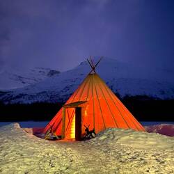 The lávvus (a traditional Sámi tent)