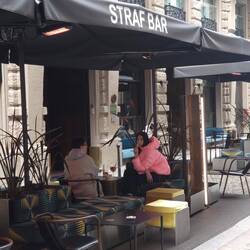 Wo kommt man hin, wenn man nicht lieb war? An die StrafBar!